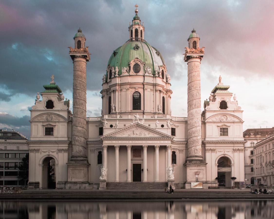 Explorer's Hub * Wien