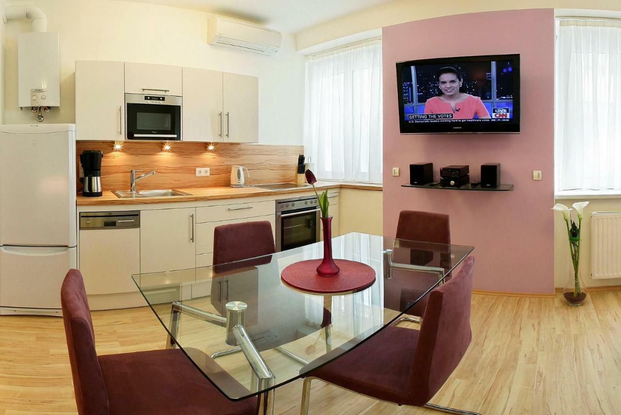 Explorer's Hub Apartment Wien
